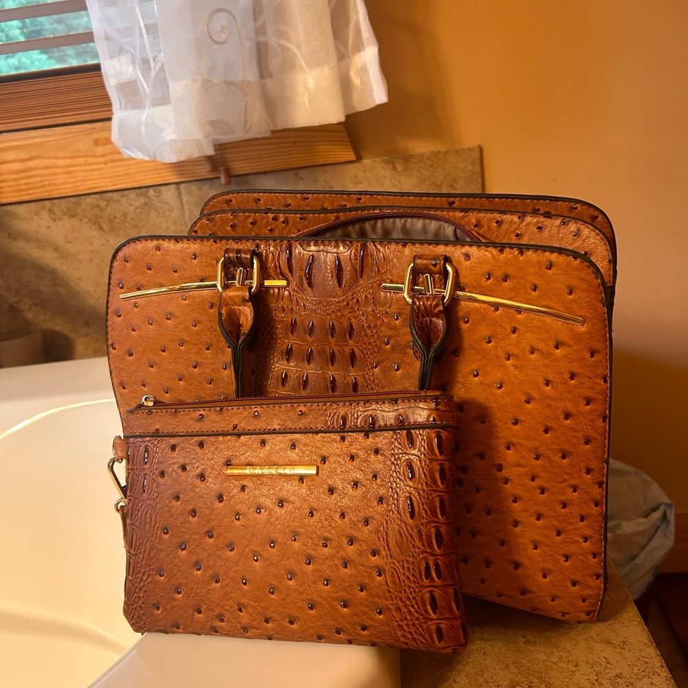 Luxurious Brown Ostrich-Textured Shoulder Bag